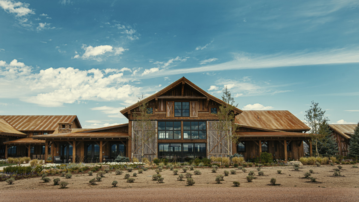 Cheyenne_Club_Exterior_1